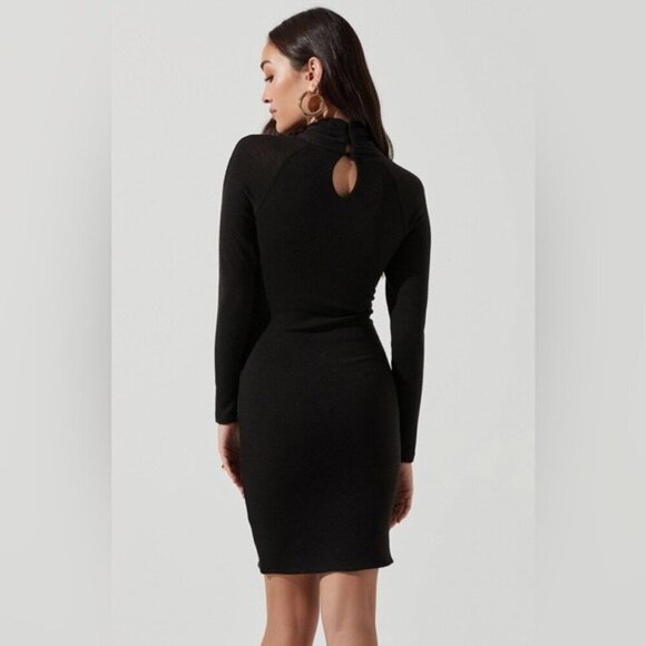 NWT ASTR The Label Black Knit Cut-Out Sweater Mini Dress Size Small - Picture 4 of 5